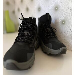 Sorel Kinetic Breakthru Venture Mid Sneaker. Size 9(W); 7.5(M)